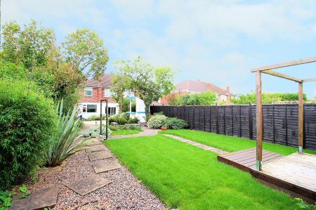 3 bedroom Semi-detached house for sale in Kingsway North, Braunstone Town, LE3