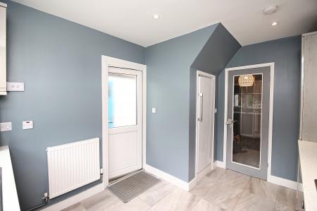 3 bedroom Semi-detached house for sale in Kingsway North, Braunstone Town, LE3