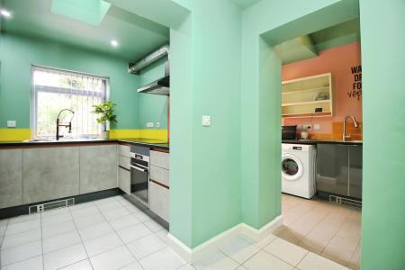 4 bedroom Detached house for sale in Kingsway, Braunstone Town, LE3