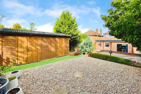 4 bedroom Detached house for sale in Kingsway, Braunstone Town, LE3