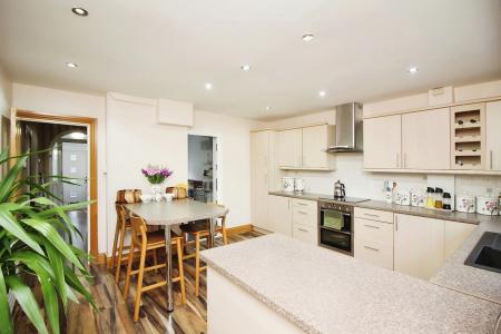 4 bedroom Semi-detached house for sale in Kingswood Avenue, Western Park, Leicester, LE3