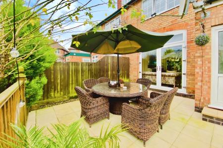 4 bedroom Semi-detached house for sale in Kingswood Avenue, Western Park, Leicester, LE3