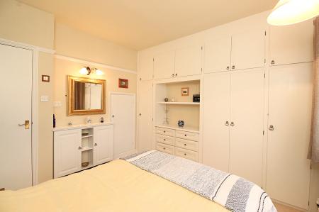 4 bedroom Semi-detached house for sale in Kingswood Avenue, Western Park, LE3