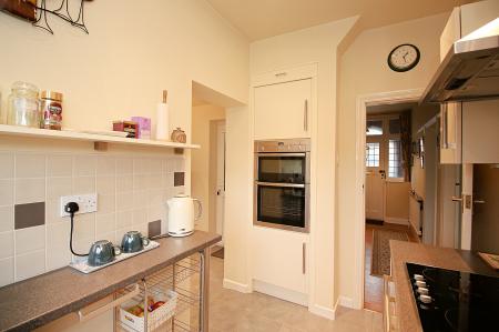 4 bedroom Semi-detached house for sale in Kingswood Avenue, Western Park, LE3