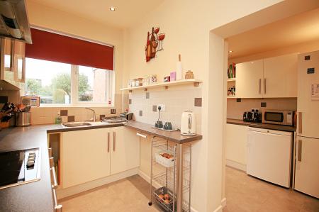 4 bedroom Semi-detached house for sale in Kingswood Avenue, Western Park, LE3