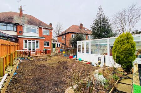 3 bedroom Semi-detached house for sale in Kingswood Avenue, Western Park, LE3