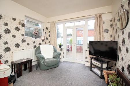 3 bedroom Semi-detached house for sale in Kingswood Avenue, Western Park, LE3