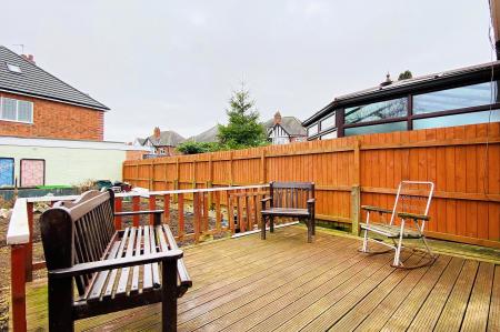 3 bedroom Semi-detached house for sale in Kingswood Avenue, Western Park, LE3