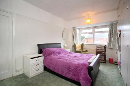 3 bedroom Semi-detached house for sale in Kingswood Avenue, Western Park, LE3