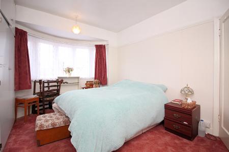 3 bedroom Semi-detached house for sale in Kingswood Avenue, Western Park, LE3