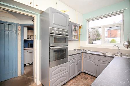 3 bedroom Semi-detached house for sale in Kingswood Avenue, Western Park, LE3