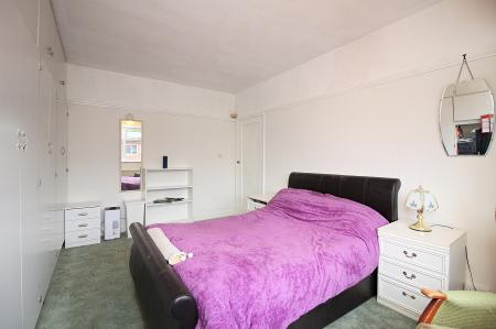 3 bedroom Semi-detached house for sale in Kingswood Avenue, Western Park, LE3