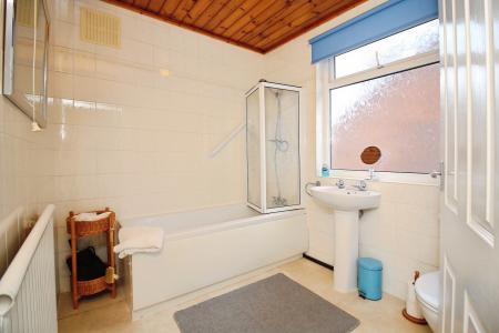 4 bedroom Semi-detached house for sale in Kirloe Avenue, Leicester Forest East, LE3