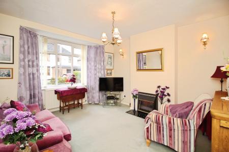 4 bedroom Semi-detached house for sale in Kirloe Avenue, Leicester Forest East, LE3