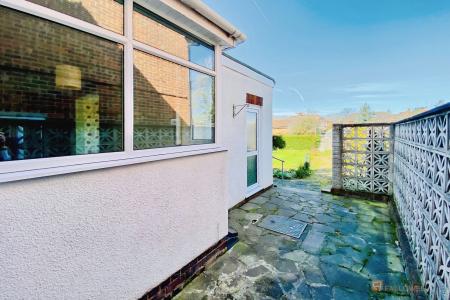 4 bedroom Semi-detached house for sale in Kirloe Avenue, Leicester Forest East, LE3