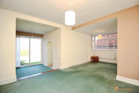 4 bedroom Semi-detached house for sale in Kirloe Avenue, Leicester Forest East, LE3