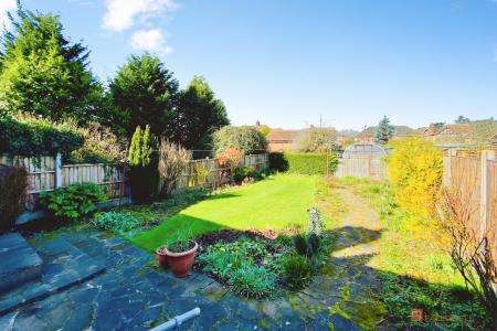 4 bedroom Semi-detached house for sale in Kirloe Avenue, Leicester Forest East, LE3