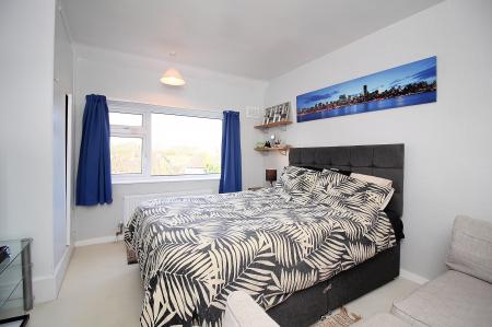 3 bedroom Semi-detached house for sale in Knollgate Close, Birstall, LE4