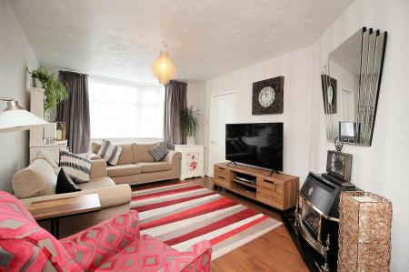 3 bedroom Semi-detached house for sale in Knollgate Close, Birstall, LE4