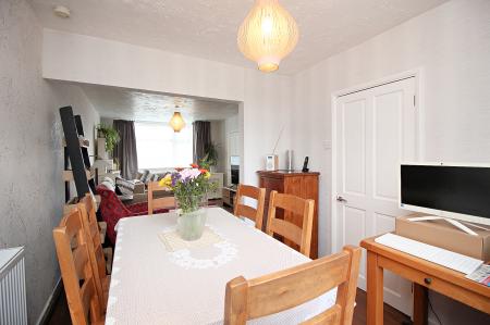 3 bedroom Semi-detached house for sale in Knollgate Close, Birstall, LE4