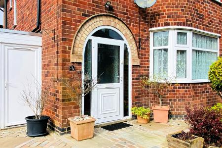 3 bedroom Semi-detached house for sale in Knollgate Close, Birstall, LE4