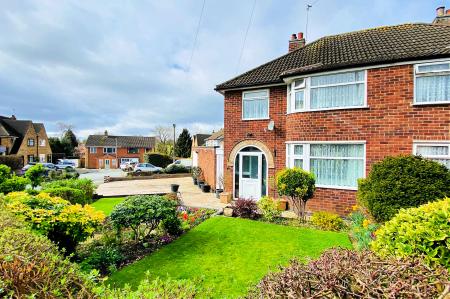 3 bedroom Semi-detached house for sale in Knollgate Close, Birstall, LE4