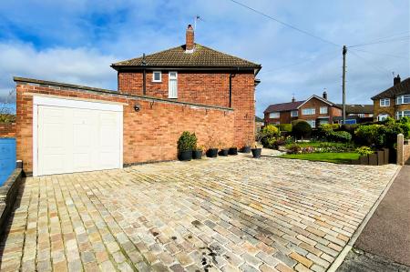 3 bedroom Semi-detached house for sale in Knollgate Close, Birstall, LE4