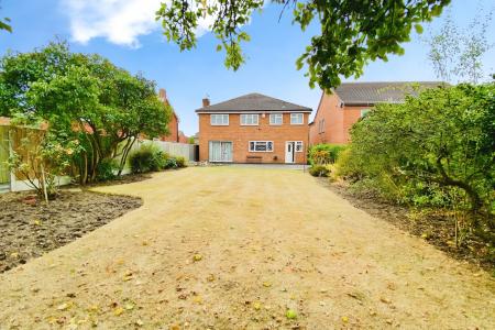 4 bedroom Detached house for sale in Ladysmith Road, Kirby Muxloe, LE9