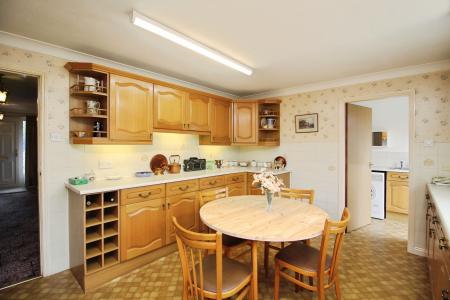 4 bedroom Detached house for sale in Ladysmith Road, Kirby Muxloe, LE9