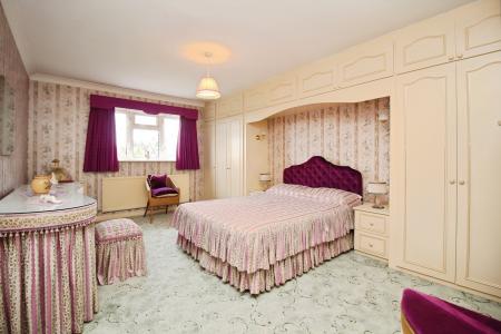 4 bedroom Detached house for sale in Ladysmith Road, Kirby Muxloe, LE9