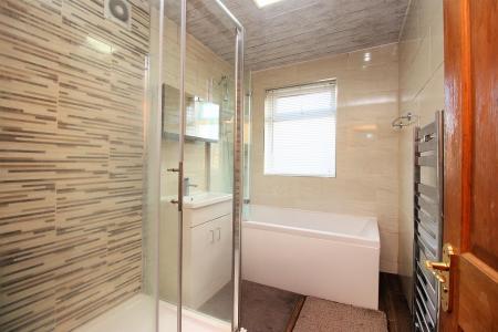 4 bedroom Terraced House for sale in Lancashire Street, Off Melton Road, Leicester, LE4