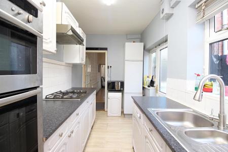 4 bedroom Terraced House for sale in Lancashire Street, Off Melton Road, Leicester, LE4