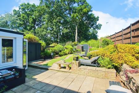 3 bedroom Semi-detached house for sale in Letchworth Road, Leicester, LE3