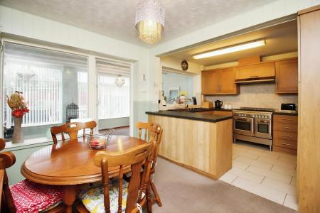 3 bedroom Detached house for sale in Lubbesthorpe Road, Braunstone Town, LE3