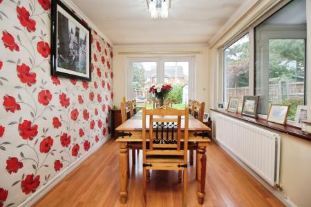 3 bedroom Terraced House for sale in Lyndene Close, Earl Shilton, LE9