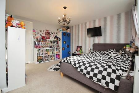 4 bedroom Semi-detached house for sale in Maris Lane, Leicester, LE2