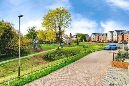 4 bedroom Semi-detached house for sale in Maris Lane, Leicester, LE2