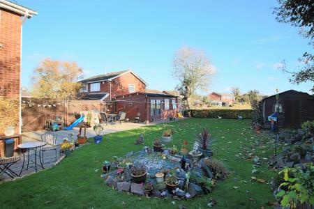 3 bedroom Semi-detached house for sale in Millers Close, Syston, LE7