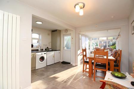 3 bedroom Semi-detached house for sale in Millers Close, Syston, LE7