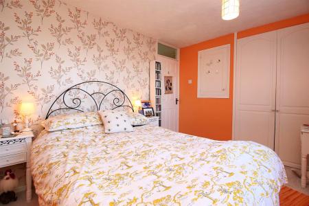 3 bedroom Semi-detached house for sale in Millers Close, Syston, LE7