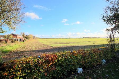 3 bedroom Semi-detached house for sale in Millers Close, Syston, LE7