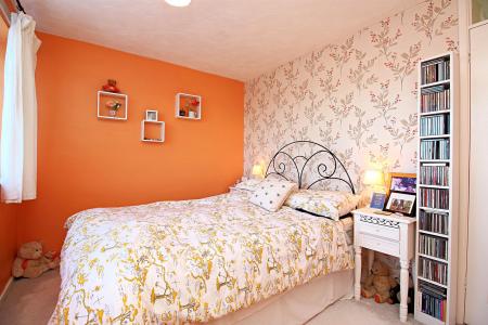 3 bedroom Semi-detached house for sale in Millers Close, Syston, LE7