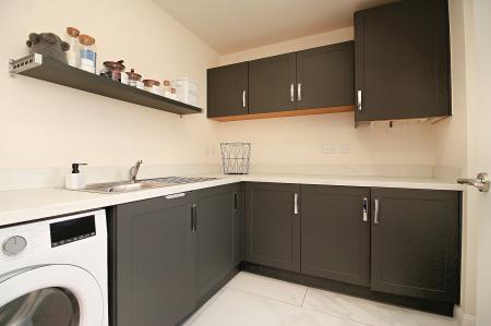 5 bedroom Detached house for sale in Nairn Way, Lubbesthorpe, LE19