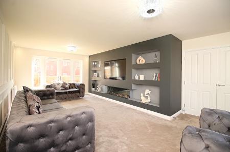 5 bedroom Detached house for sale in Nairn Way, Lubbesthorpe, LE19