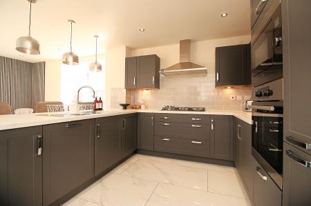 5 bedroom Detached house for sale in Nairn Way, Lubbesthorpe, LE19