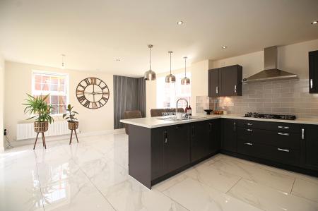 5 bedroom Detached house for sale in Nairn Way, Lubbesthorpe, LE19