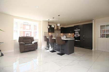 5 bedroom Detached house for sale in Nairn Way, Lubbesthorpe, LE19