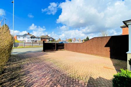 3 bedroom Semi-detached house for sale in Narborough Road South, Braunstone Town, LE3