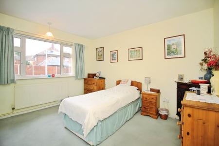 2 bedroom Semi-detached bungalow for sale in Oakcroft Avenue, Kirby Muxloe, LE9