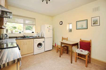 2 bedroom Semi-detached bungalow for sale in Oakcroft Avenue, Kirby Muxloe, LE9
